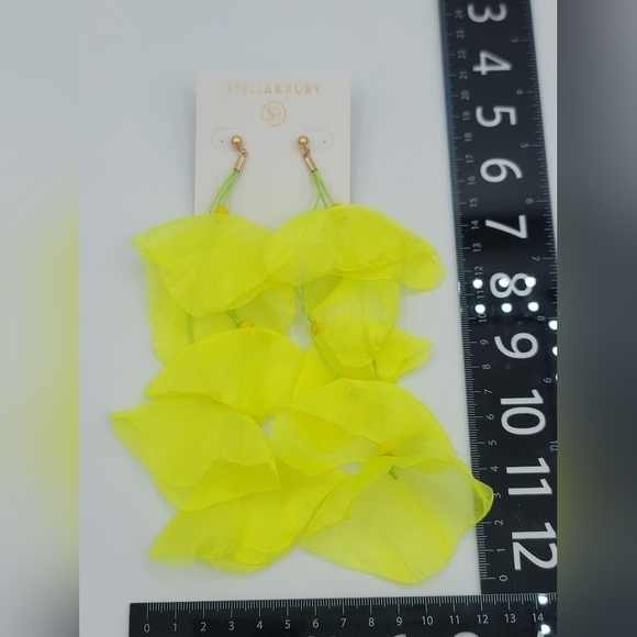 Stella & Ruby Neon Yellow Green Fabric Floral Earrings NEW #1292 - Picture 9 of 9